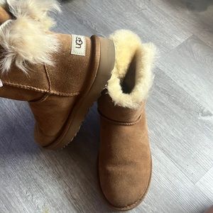 UGGS